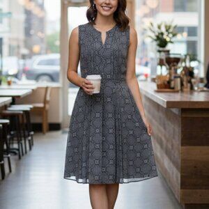 Halogen Dress Size 10 V Neck Sleeveless Lined